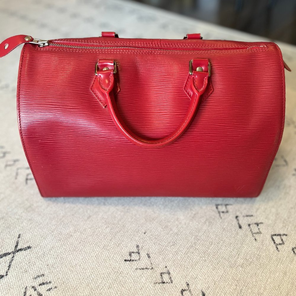 Beautiful vintage Louis Vuitton Epi Speedy